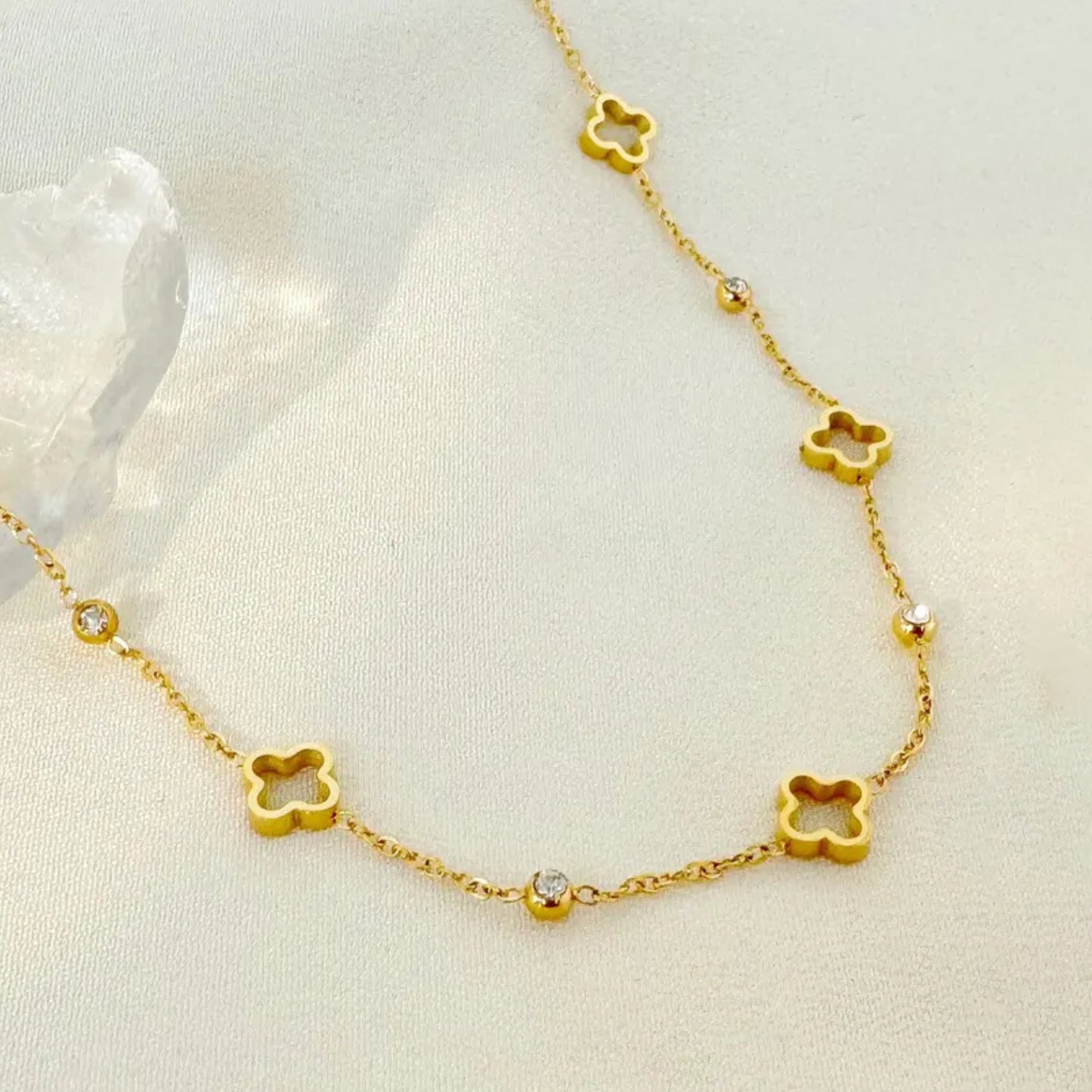 18K Gold UMO Clover Necklace