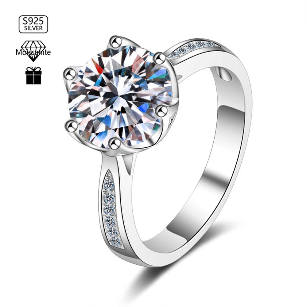 Stunna Lady Six-Prong Solitaire Moissanite Rin