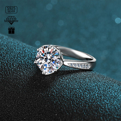 Stunna Lady Six-Prong Solitaire Moissanite Rin